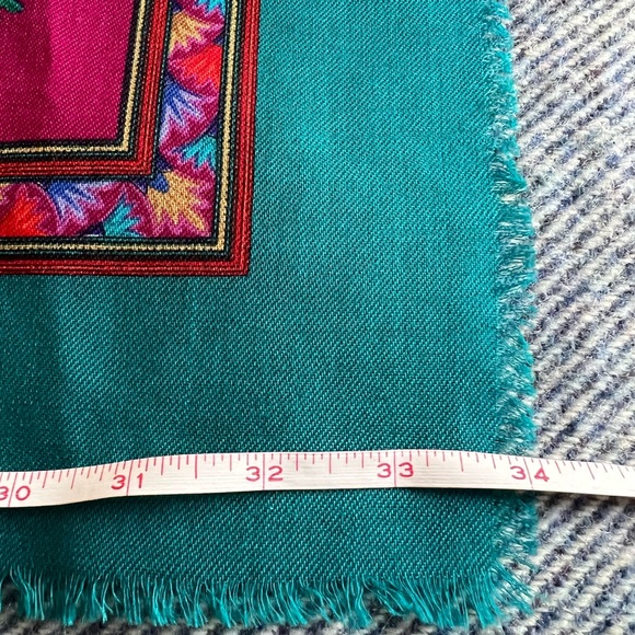 Liz Claiborne Vintage Scarf, 100% Wool, made in Japan - Picture 11 of 11